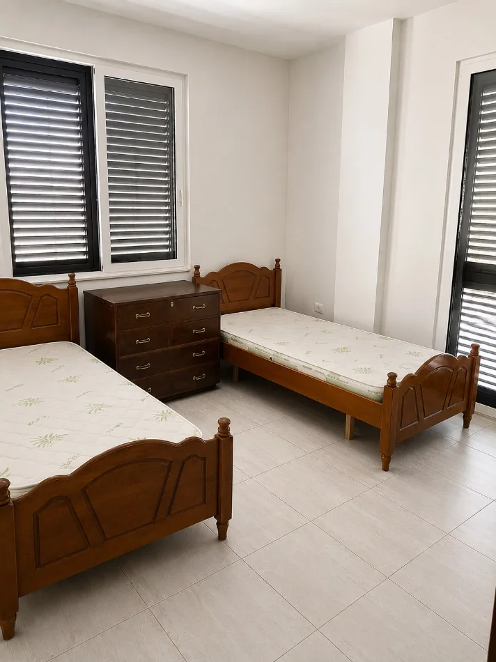 Tirane, jepet me qera apartament 2+1+Ballkon Kati 2, 110 m² 450 € (Rruga Njazi Meka)