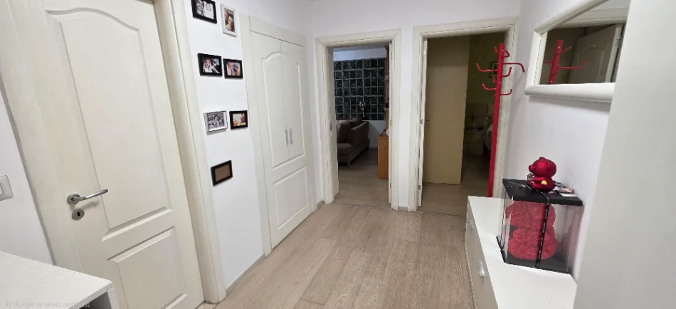 Tirane, shitet apartament 2+1 , 75 m² 175.001 € (Xhamllik Rruga Bardhyl)