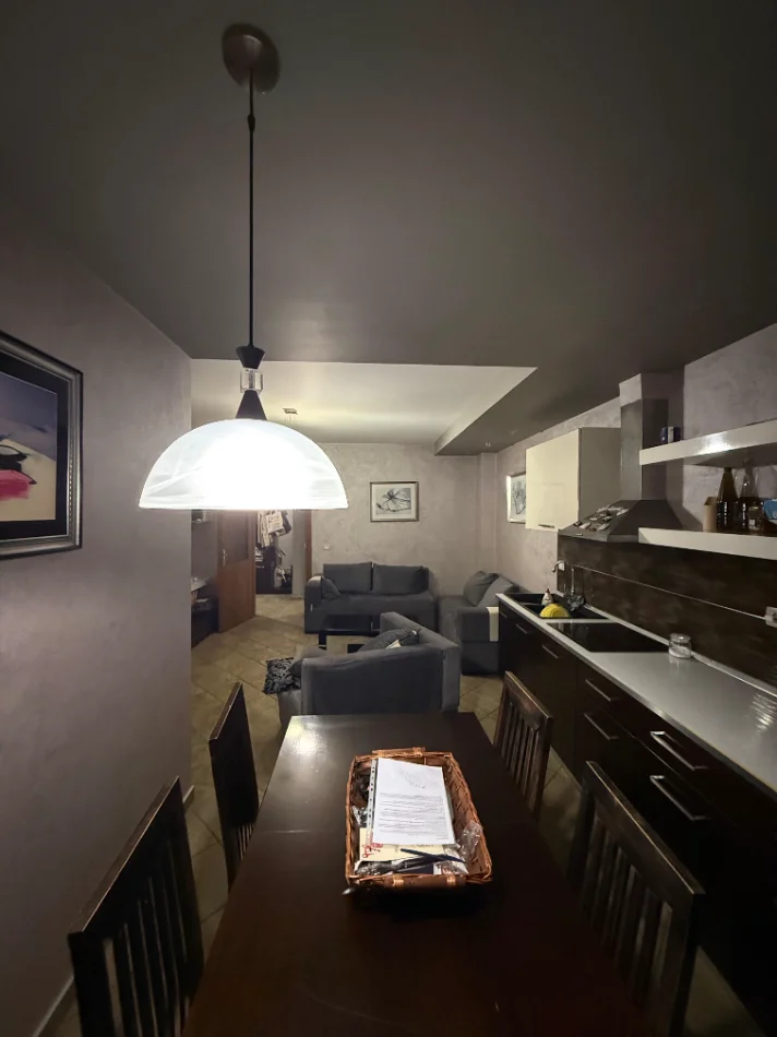 Tirane, jepet me qera apartament 2+1 Kati 5, 75 m² 600 € (Pas Square 21, Rruga Sali Butka, 21 Dhjetori, Tiranë)
