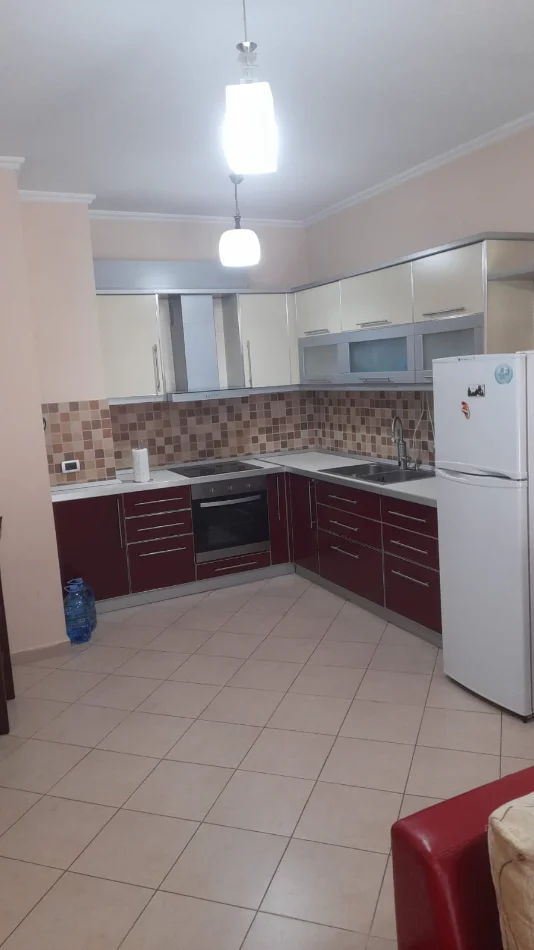 Tirane, jepet me qera apartament 1+1 Kati 2, 62 m² 550 € (Rruga Petro Nini Luarasi)