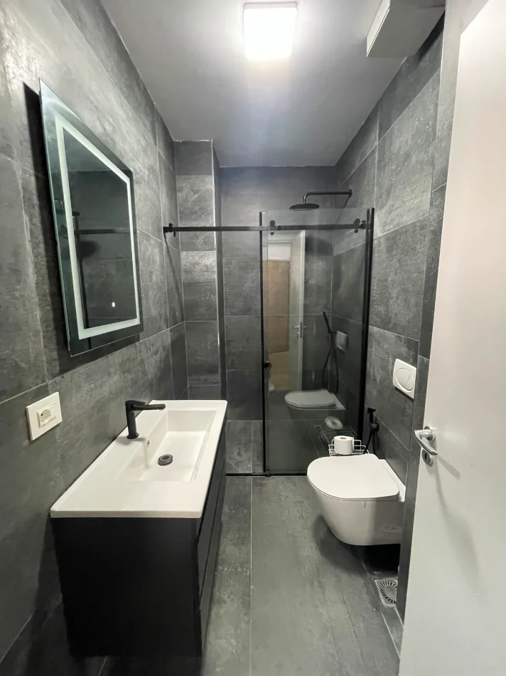 Tirane, shitet apartament 2+1+Ballkon Kati 1, 98 m² 275.000 € (Teg)