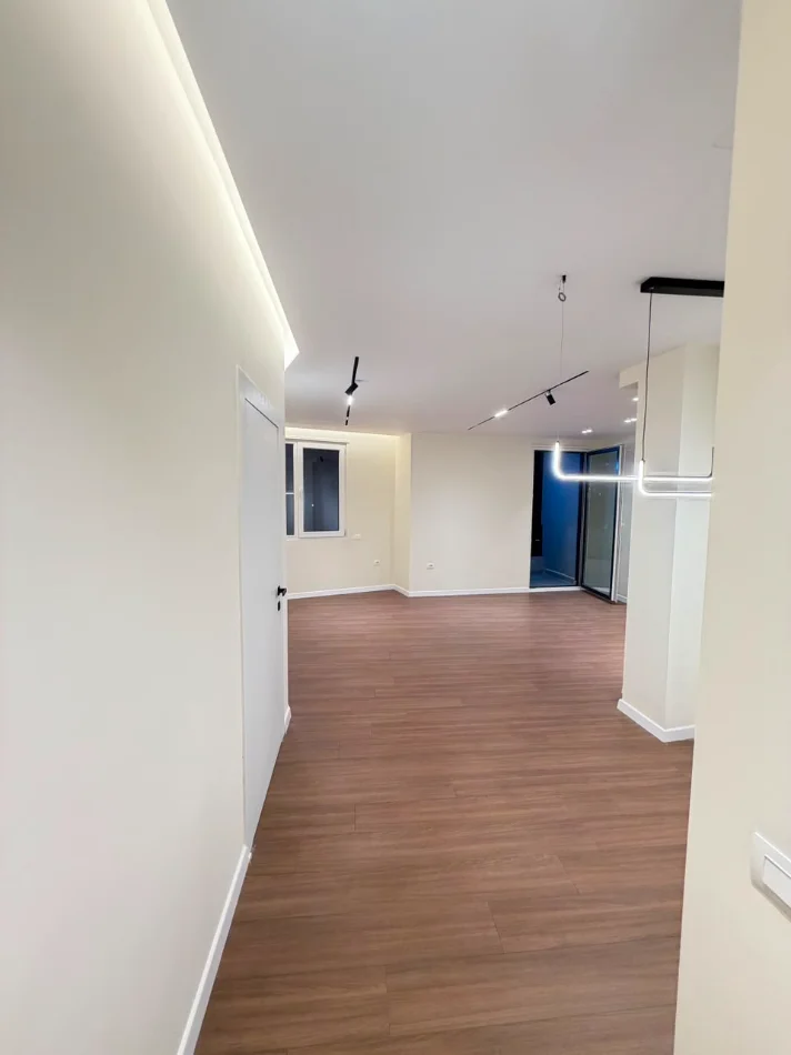 Tirane, shitet apartament 2+1+Ballkon Kati 5, 85 m² 180.000 € (Rrethi Shkozes)