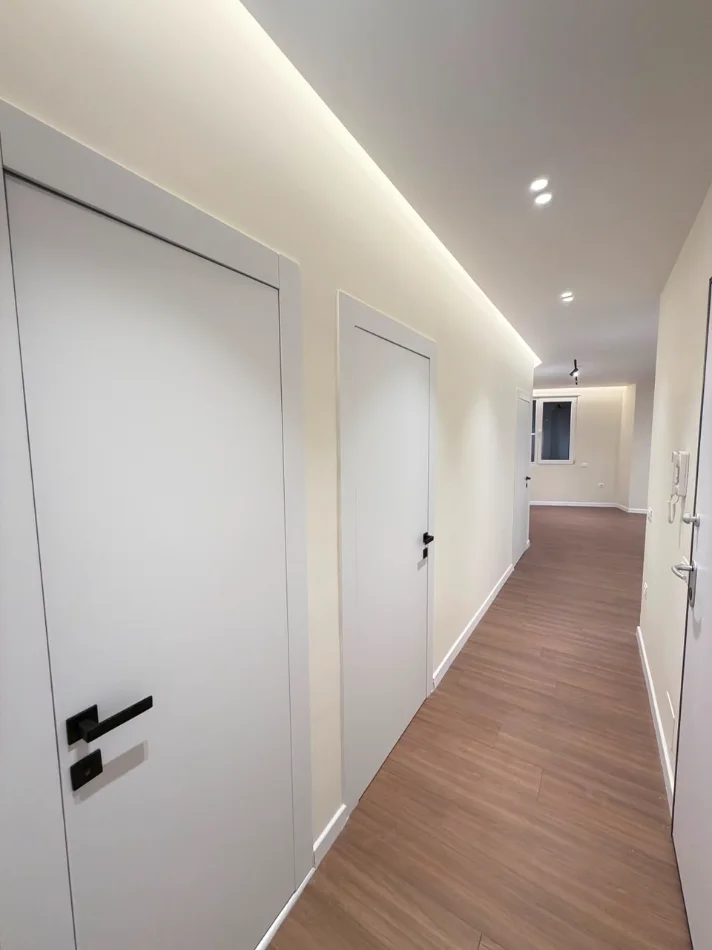 Tirane, shitet apartament 2+1+Ballkon Kati 5, 85 m² 180.000 € (Rrethi Shkozes)