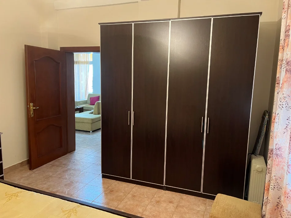 Tirane, jepet me qera apartament 1+1+Aneks+Ballkon Kati 5, 69 m² 600 € (Rruga Sulejman Delvina)