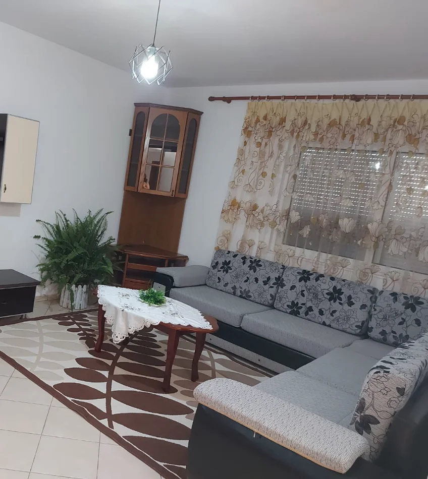 Tirane, jepet me qera Banesë 2+1 Kati 1, Çmimi 50.000 Lekë të Reja, Pranë Bulevardit të Ri, Tiranë.