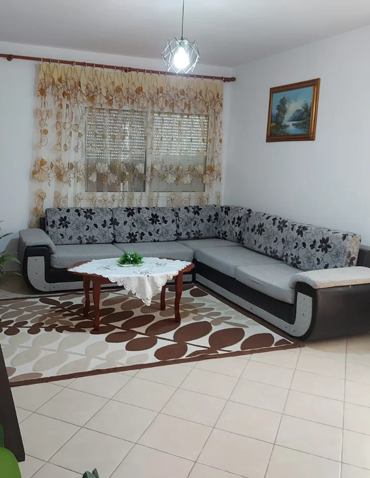 Tirane, jepet me qera Banesë 2+1 Kati 1, Çmimi 50.000 Lekë të Reja, Pranë Bulevardit të Ri, Tiranë.