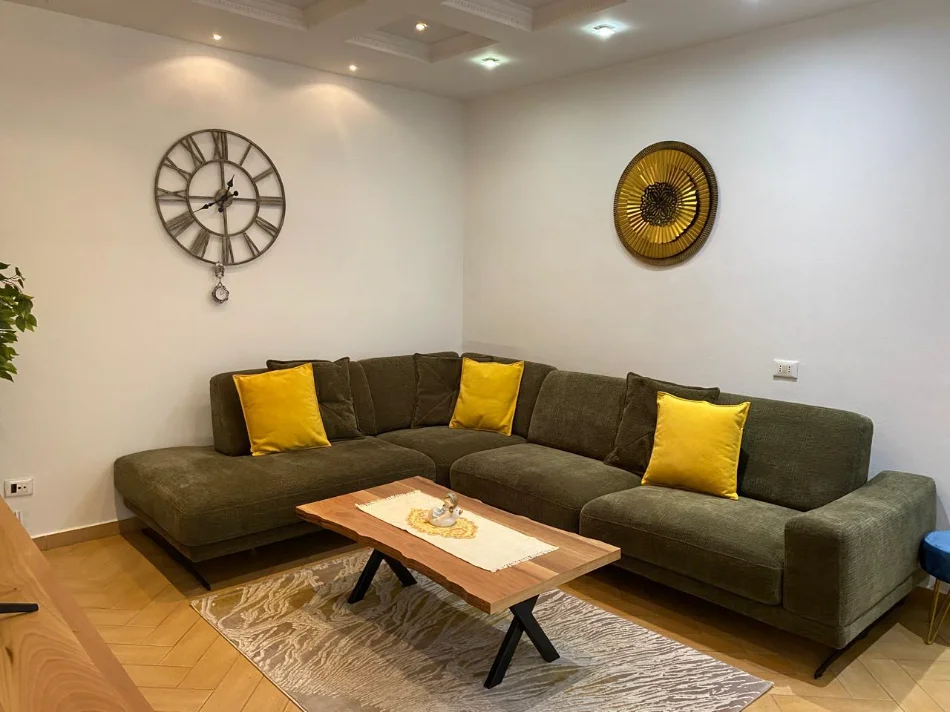 Tirane, jepet me qera apartament 2+1 Kati 8, 70 m² 800 € (Rruga Bardhok Biba, Ish Kinema 17 Nëntori, Qendër Tiranës.)