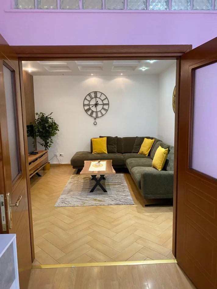 Tirane, jepet me qera apartament 2+1 Kati 8, 70 m² 800 € (Rruga Bardhok Biba, Ish Kinema 17 Nëntori, Qendër Tiranës.)