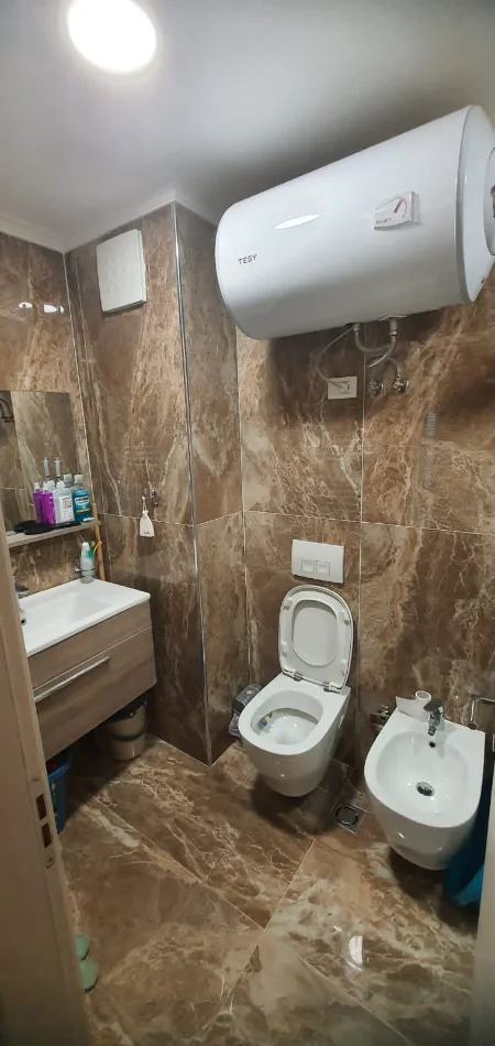 Shqiperi, jepet me qera apartament 1+1+Ballkon , 600 € 