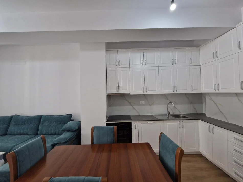 Tirane, jepet me qera apartament 2+1+Ballkon Kati 3, 90 m² 580 € (Pasho Hysa)