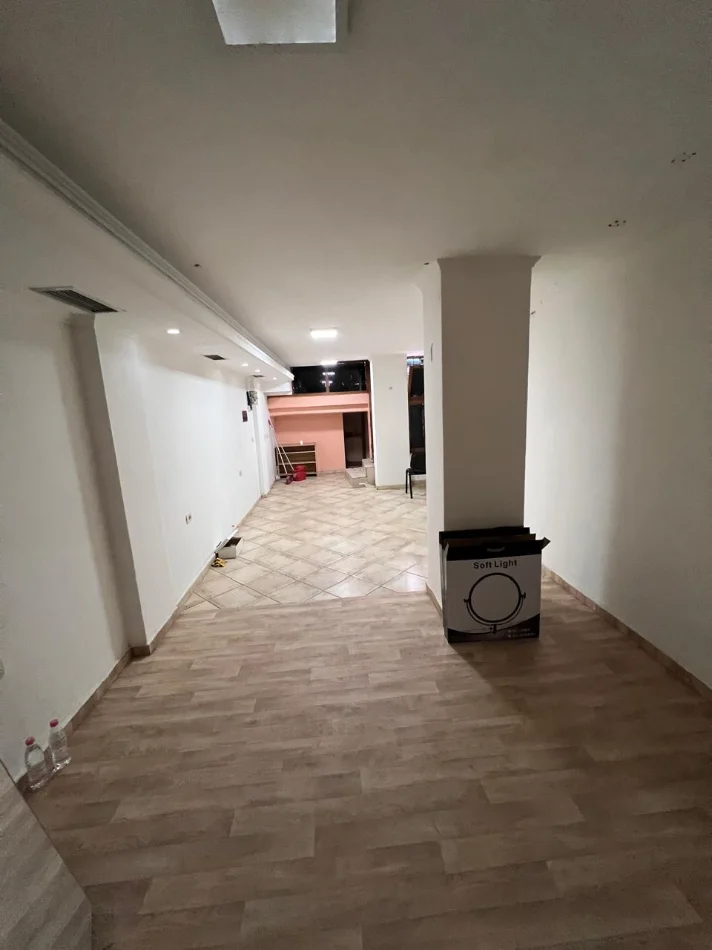 Shqiperi, jepet me qera dyqan Kati -1, 30 m² 400 € (Rruga Bardhyl)