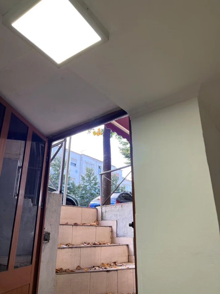 Shqiperi, jepet me qera dyqan Kati -1, 30 m² 400 € (Rruga Bardhyl)