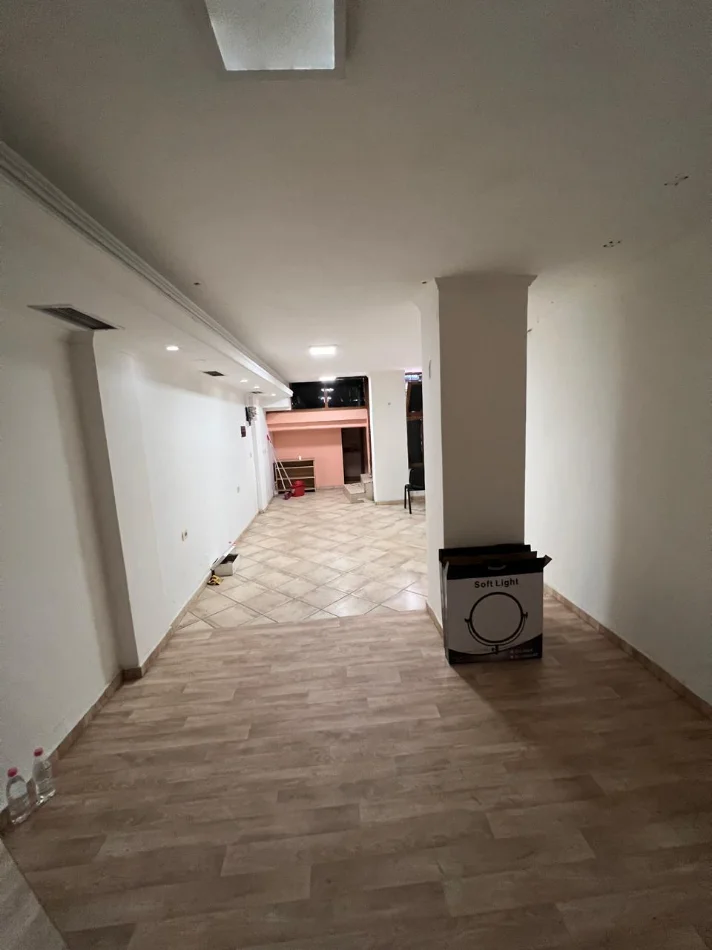 Shqiperi, jepet me qera dyqan Kati -1, 30 m² 400 € (Rruga Bardhyl)