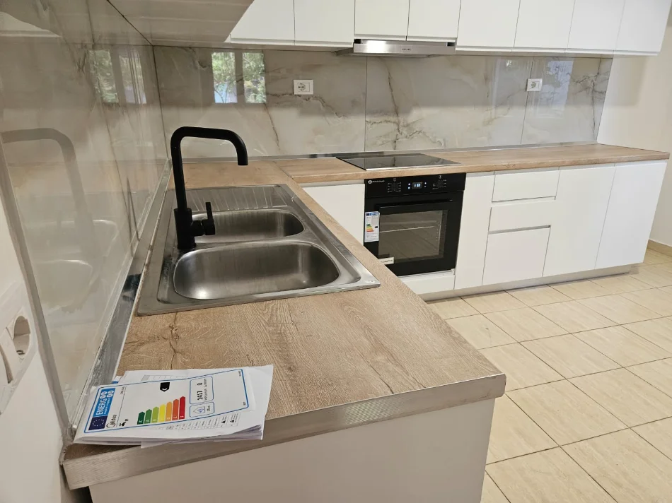 Tirane, jepet me qera Vile 2+1 Kati 1, 100 m² 550 € (Pranë ish AMC-së, Laprakë ,Tiranë)