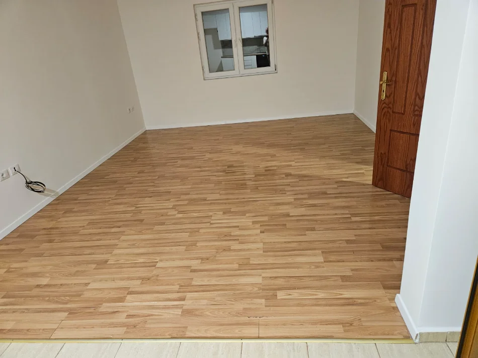 Tirane, jepet me qera Vile 2+1 Kati 1, 100 m² 550 € (Pranë ish AMC-së, Laprakë ,Tiranë)