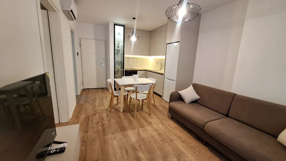 Tirane, jepet me qera apartament 1+1+Ballkon Kati 2, 550 € 