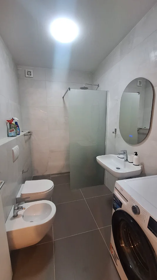 Tirane, jepet me qera apartament 1+1+Ballkon Kati 2, 550 € 