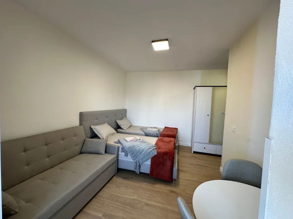 Tirane, jepet me qera Garsonier, Mobiluar,Kati 6, Çmimi 38.000 Lekë të Reja, Mbi Shkollën e Baletit, Tregu Elektrik, Tiranë.