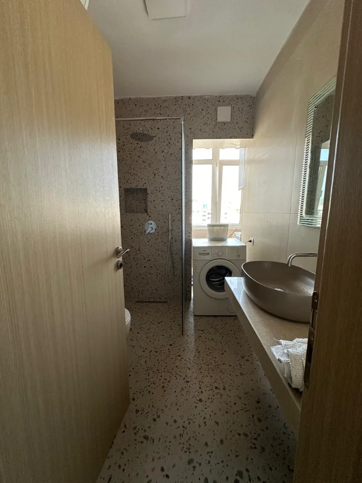 Tirane, jepet me qera Garsonier, Mobiluar,Kati 6, Çmimi 38.000 Lekë të Reja, Mbi Shkollën e Baletit, Tregu Elektrik, Tiranë.