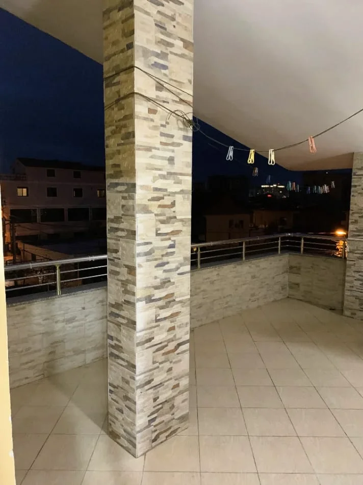 Tirane, jepet me qera Banesë  2+1 ,Kati 3, 126 m² ,Mobiluar, Çmimi 60.000 Lekë të Reja, (Rruga Pal Hasa,Zona 5 Majit, Tiranë)