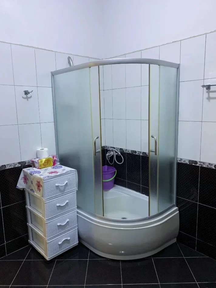 Tirane, jepet me qera Banesë  2+1 ,Kati 3, 126 m² ,Mobiluar, Çmimi 60.000 Lekë të Reja, (Rruga Pal Hasa,Zona 5 Majit, Tiranë)