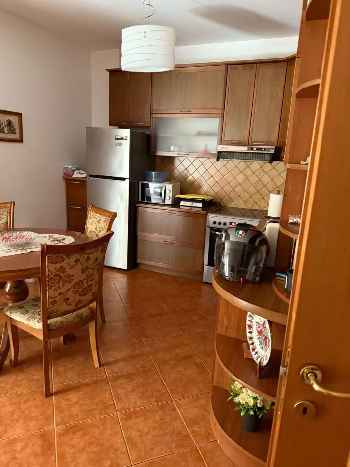 Shqiperi, jepet me qera apartament 2+1+Ballkon Kati 6, 80 m² 600 € (Zogu i Zi)