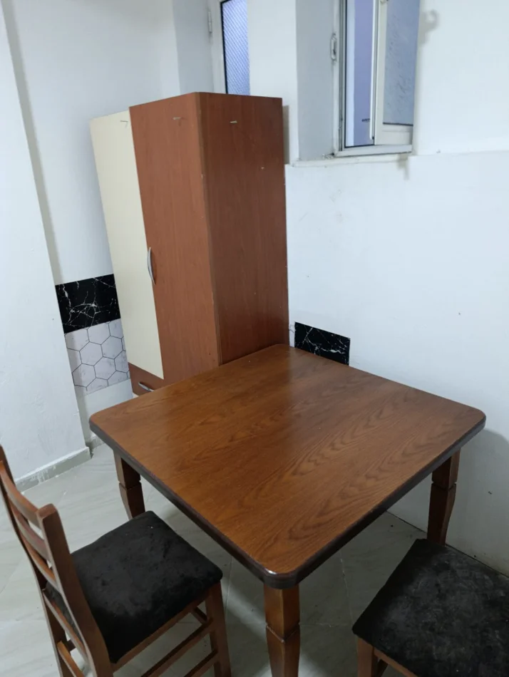 Tirane, jepet me qera garsonier 1+1 Kati 2, 30 m² 350 € (Rruga Pjeter Budi)