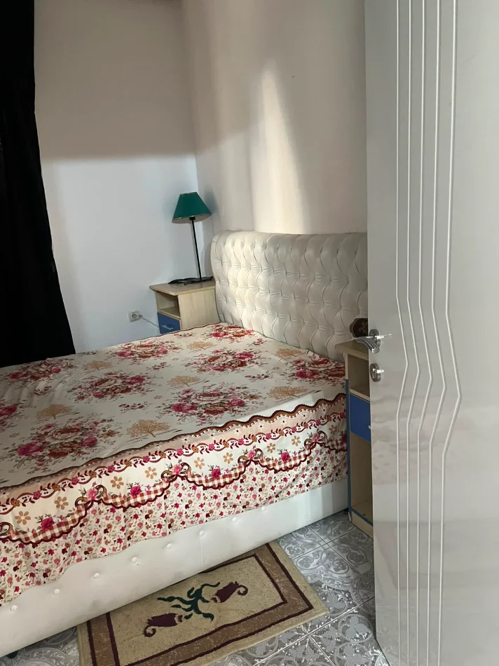 Tirane, jepet me qera apartament 1+1 Kati 2, 40 m² 320 € (Rruga Sllave Llambi)