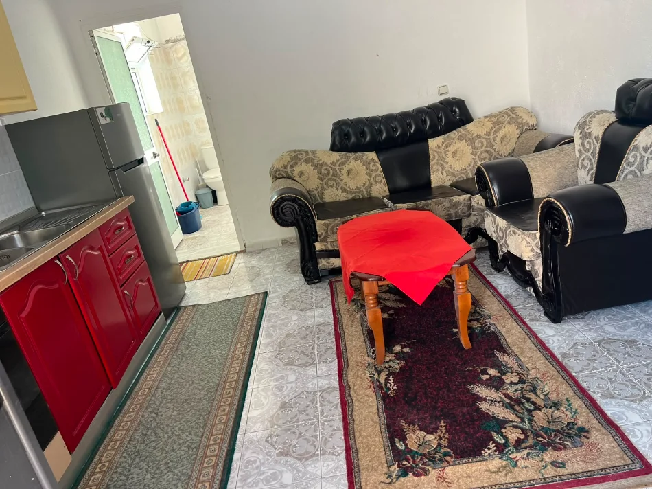 Tirane, jepet me qera apartament 1+1 Kati 2, 40 m² 320 € (Rruga Sllave Llambi)