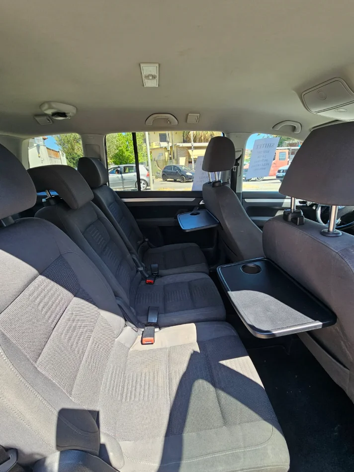 Durres, shitet makine Volkswagen Nafte, e argjendtë automatik Kondicioner 220.000 km 6500 €