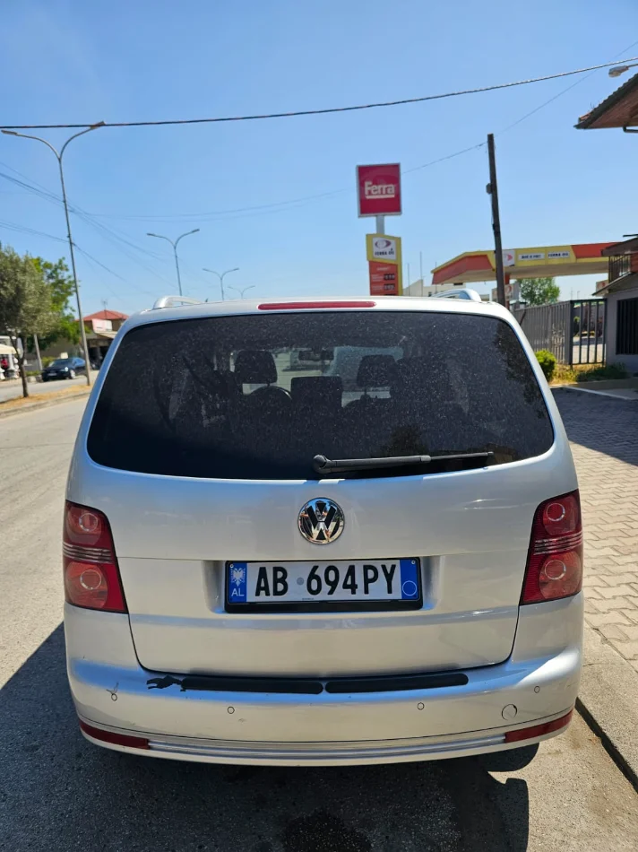 Durres, shitet makine Volkswagen Nafte, e argjendtë automatik Kondicioner 220.000 km 6500 €
