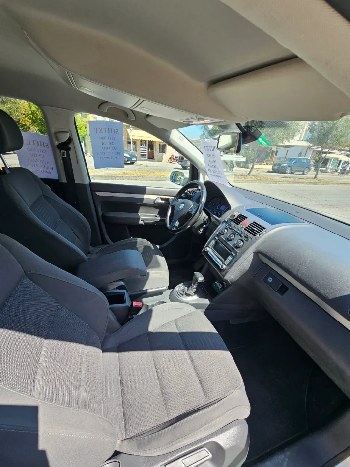 Durres, shitet makine Volkswagen Nafte, e argjendtë automatik Kondicioner 220.000 km 6500 €