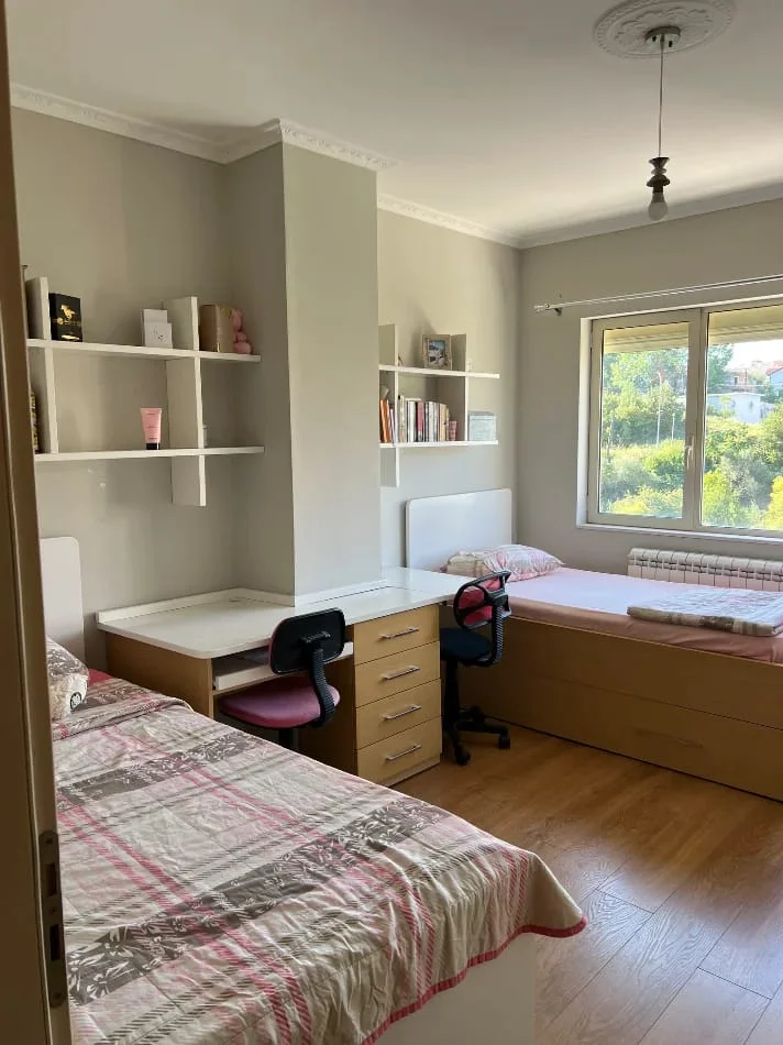 Tirane, jepet me qera Apartament 2+1, Kati 3, 115 m²,Mobiluar, Çmimi 50.000 Lekë të Reja, në Qendër Fresku ,Tiranë.