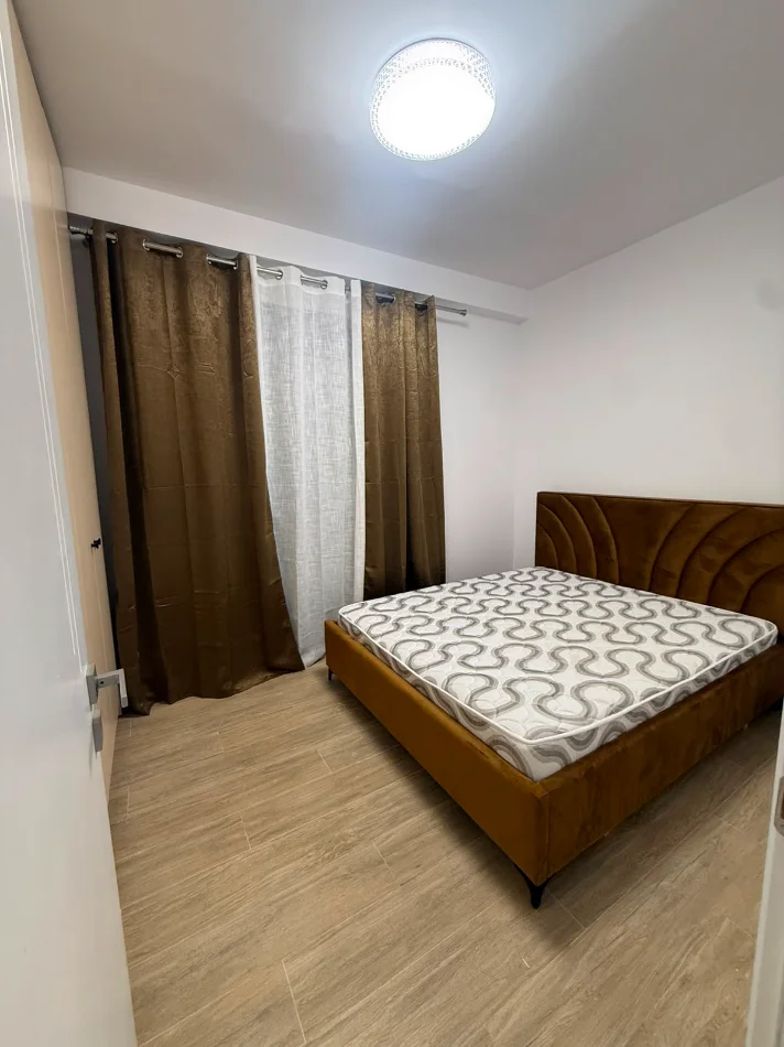 Tirane, Jepet me Qera Apartament 1+1,Mobilim i Ri, Çmimi 50.000 Lekë të Reja, tek 5 MAJ, Tiranë.