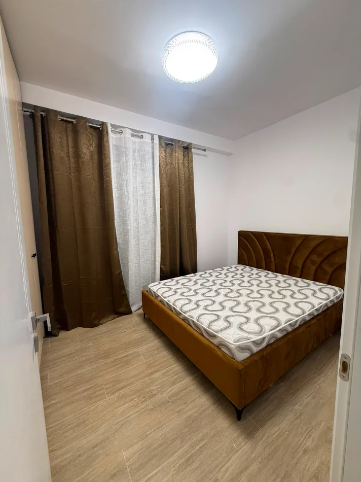 Tirane, Jepet me Qera Apartament 1+1,Mobilim i Ri, Çmimi 50.000 Lekë të Reja, tek 5 MAJ, Tiranë.