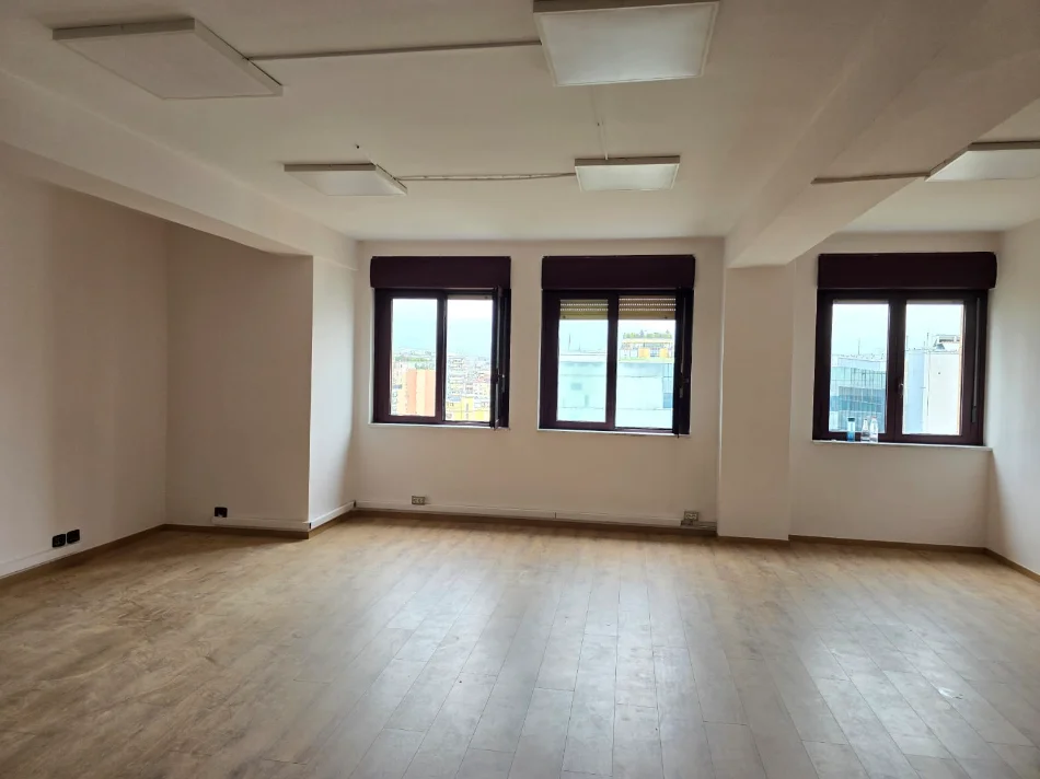 Tirane, jepet me qera apartament Kati 10, 96 m² (Toptani)
