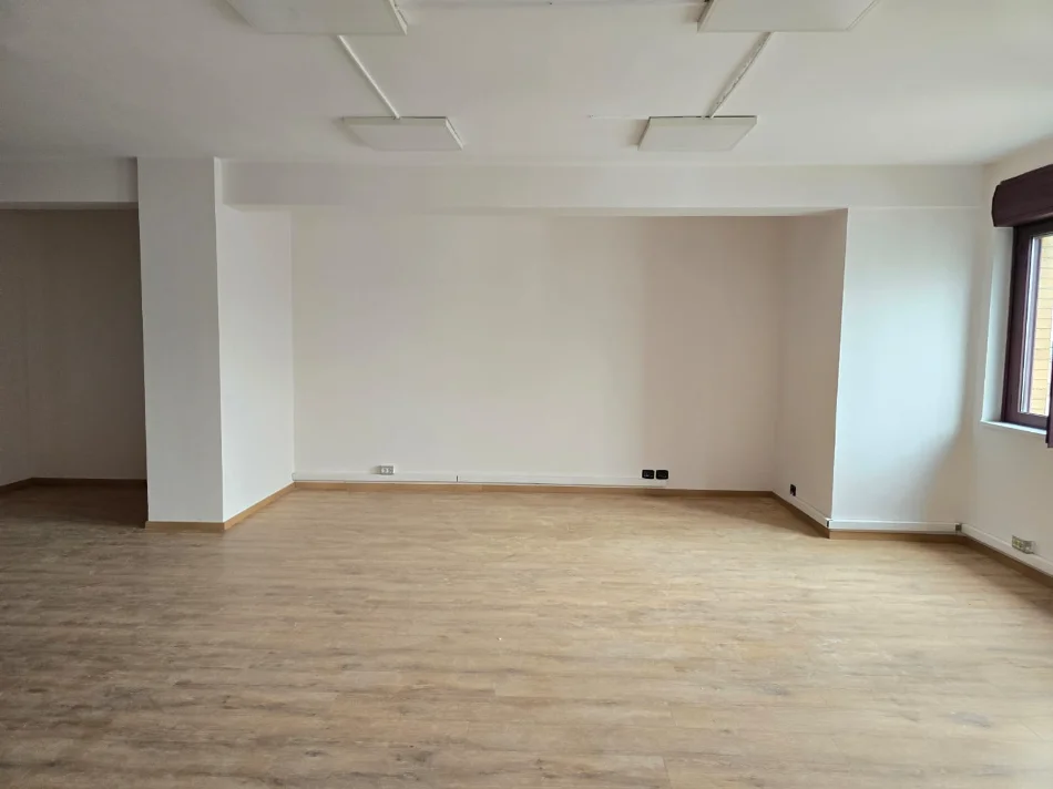 Tirane, jepet me qera apartament Kati 10, 96 m² (Toptani)