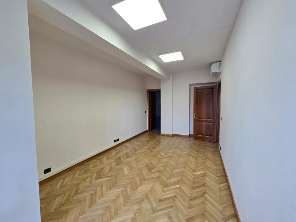 Tirane, jepet me qera apartament Kati 10, 96 m² (Toptani)