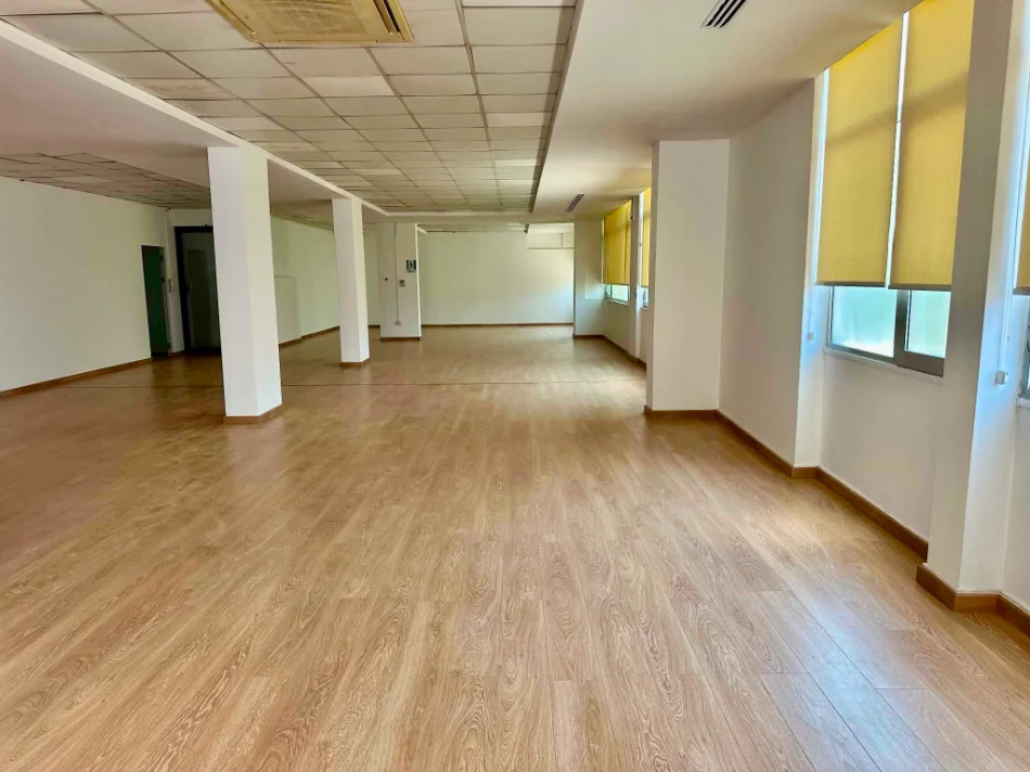 Tirane, jepet me qera ambjent biznesi Kati 2, 317 m² 4.500 € (Bllok)