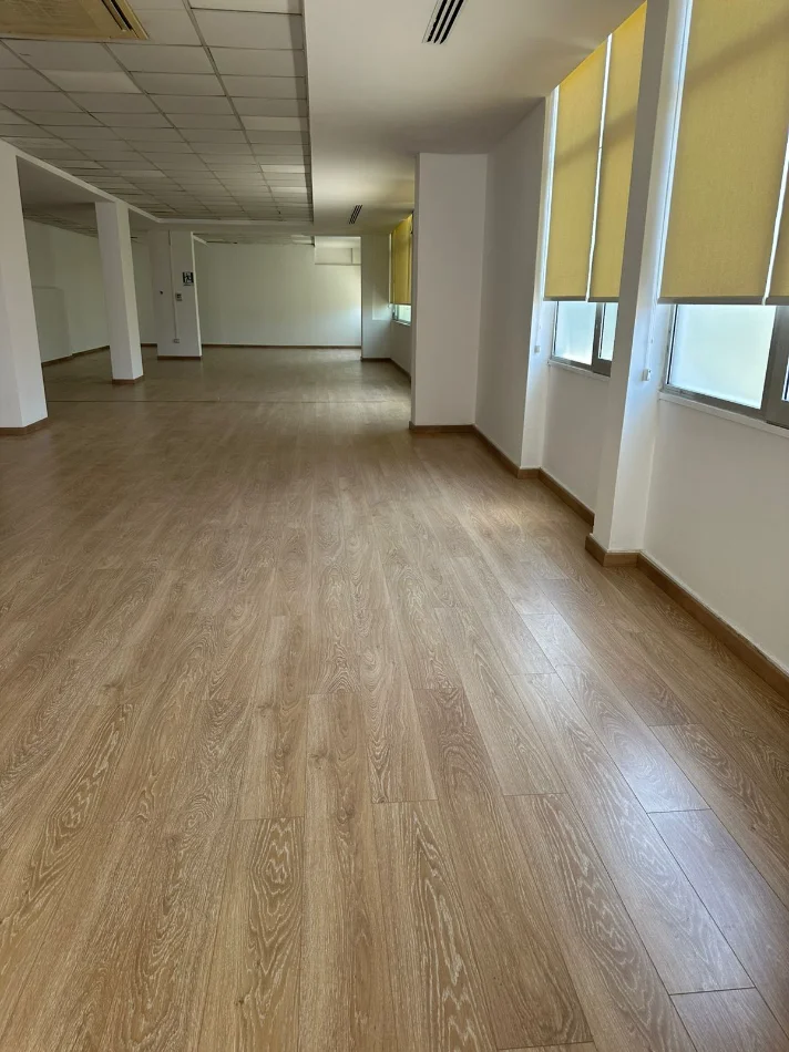 Tirane, jepet me qera ambjent biznesi Kati 2, 317 m² 4.500 € (Bllok)