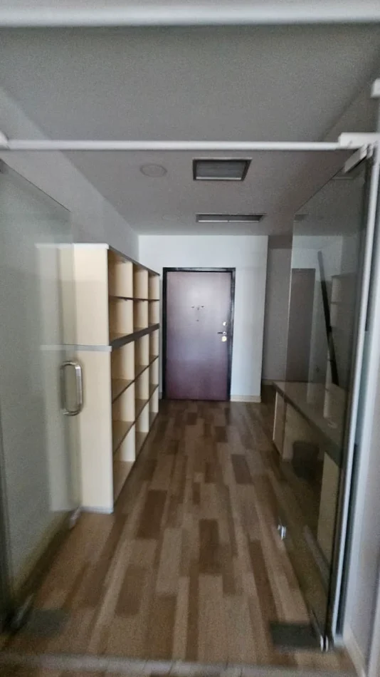 Tirane, jepet me qera dyqan Kati 2, 260 m² 3.220 € (Rruga Hiqmet Buzi)