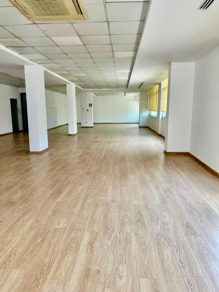 Tirane, jepet me qera ambjent biznesi Kati 2, 317 m² 4.500 € (Bllok)