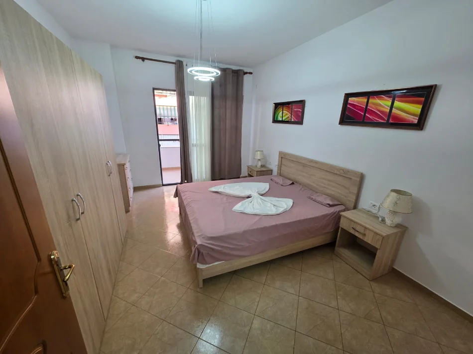 Tirane, jepet me qera Apartament 1+1 Kati 4, 66 m², Çmimi 50.000 Lekë të Reja, tek 5 Maj, Tiranë.