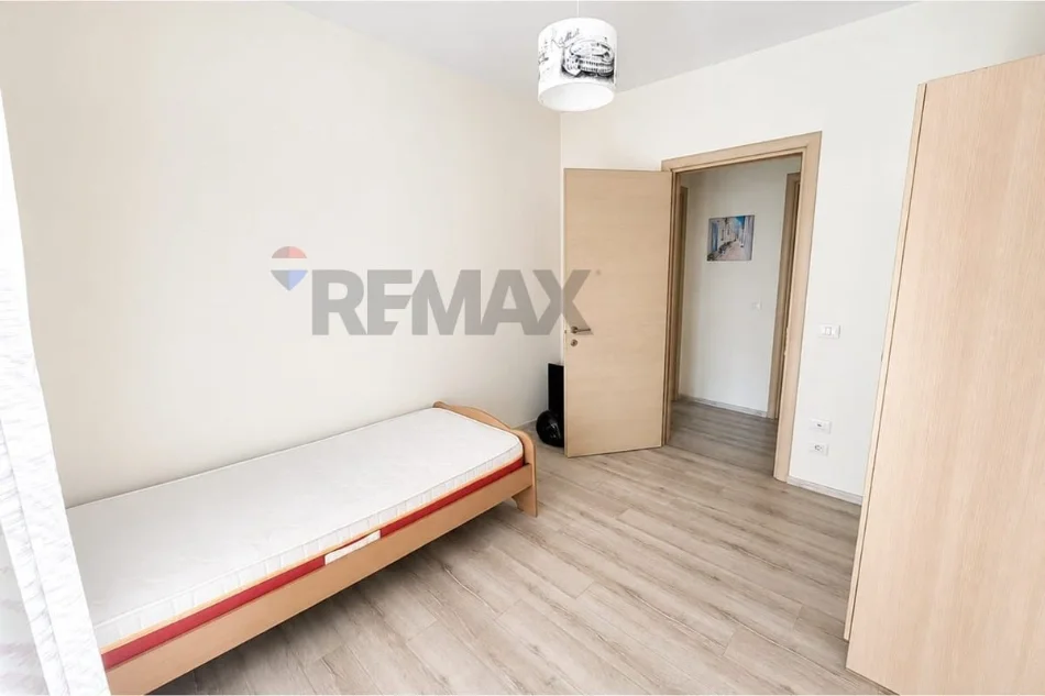 Tirane, jepet me qera apartament 2+1+Ballkon , 1 m² 700 € (Kopshi Zologjik)
