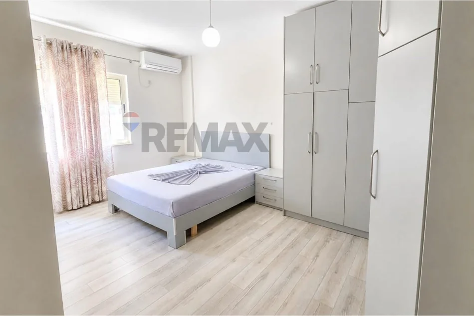 Tirane, jepet me qera apartament 2+1+Ballkon , 1 m² 700 € (Kopshi Zologjik)