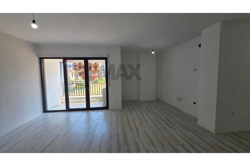 Tirane, jepet me qera apartament 1+1 , 700 € 