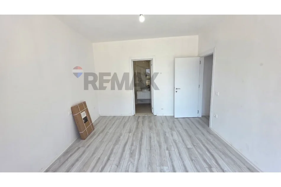 Tirane, jepet me qera apartament 1+1 , 700 € 