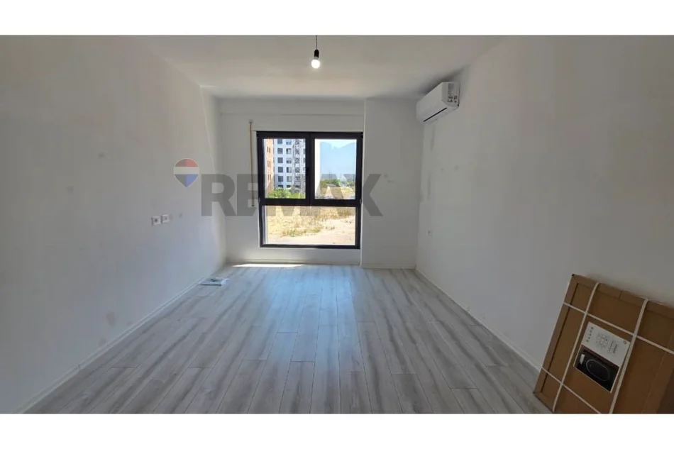 Tirane, jepet me qera apartament 1+1 , 700 € 
