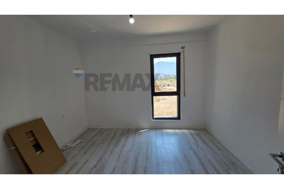 Tirane, jepet me qera apartament 1+1 , 700 € 