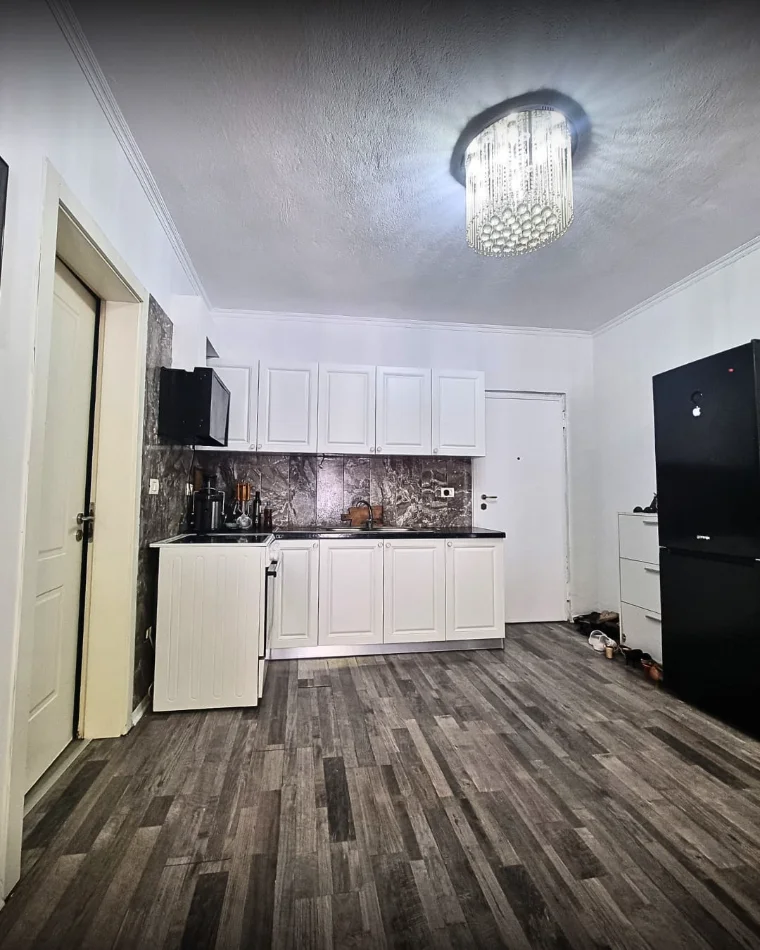 Tirane, jepet me qera apartament 1+1+Ballkon Kati 6, 700 € 